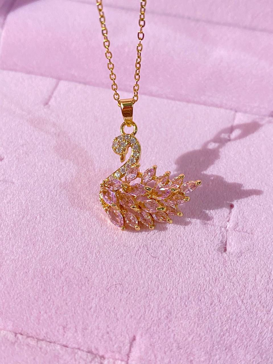 Collier swan élégant pour femme